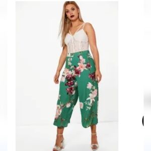 Boohoo Plus Green Floral Wide Leg Pants ~ 14